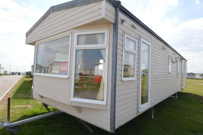 Static Caravan Isle of Sheppey Kent 3 Bedrooms 7 Berth Cosalt Balmoral 2004 in Sheerness, Kent