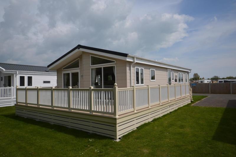 Luxury Lodge New Romney Kent 2 Bedrooms 6 Berth Delta Canterbury 2017