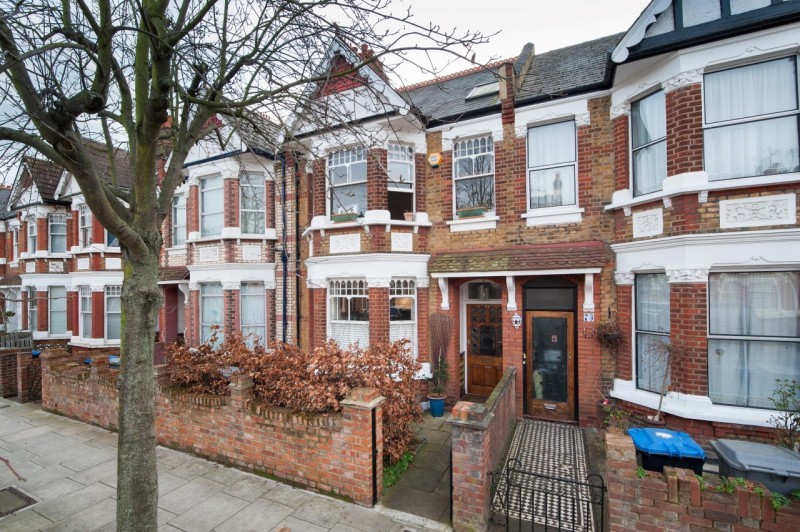 4 bedroom house in Kempe Road, London, NW6 in Queens Park, London