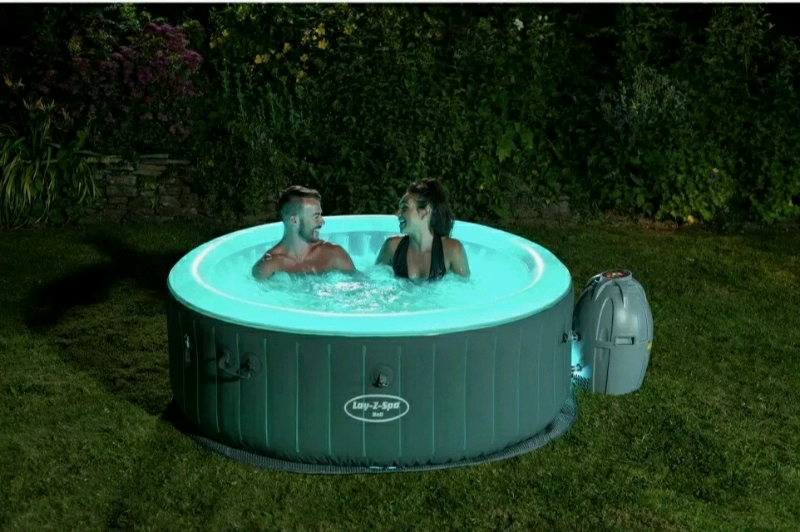  Lay  Z  Spa  Bali   2022 LEDs Hot Tub BRAND NEW WARRANTY 