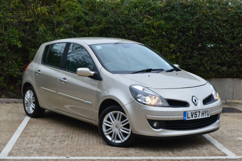 Renault Clio 1.6 VVT ( 111bhp ) auto Initiale in North West London