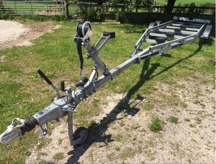 36ft long boat trailer 9 months old still under warranty for rib