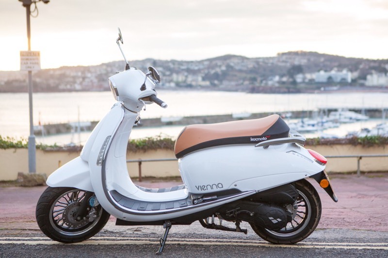 Lexmoto Vienna 125cc *LOW MILEAGE* Retro Vespa style scooter in