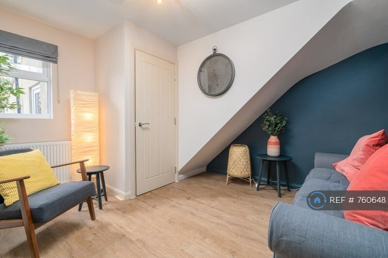1 bedroom in Upper Green Street, High HP11 (760648) in High