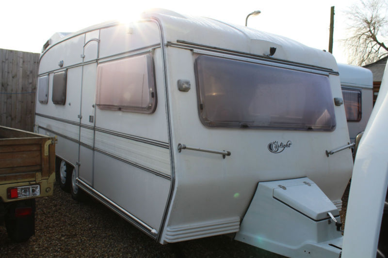 CARLIGHT CARAVAN TWIN AXLE 4 BERTH CARLIGHT CARAVAN TWIN AXLE 4 BERTH