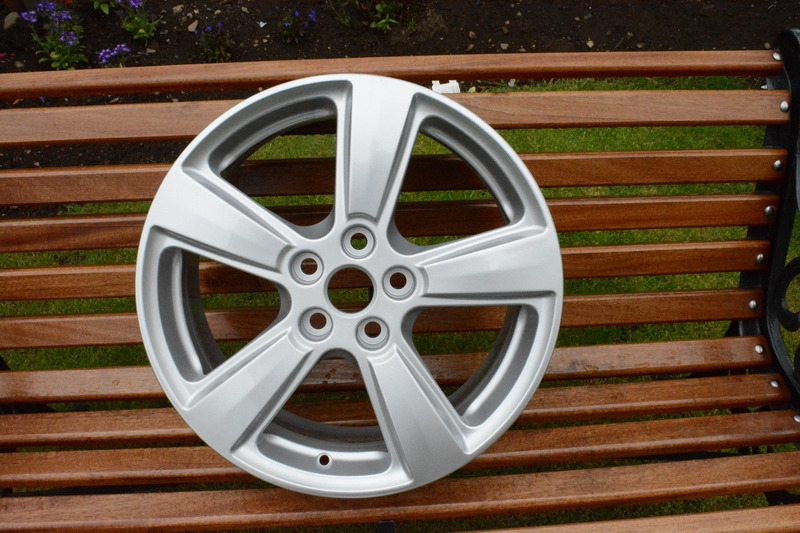 Genuine Jaguar X Type 17 inch Barbados Alloy Wheel Professionally