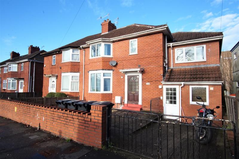 1 bedroom flat in Broad Walk, Knowle, Bristol, BS4 2RA in Wells Road