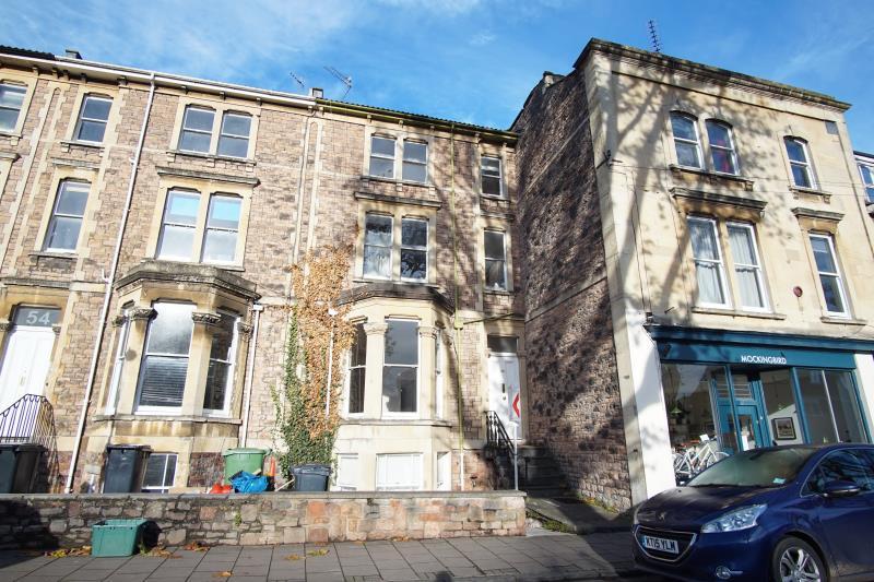2 bedroom flat in Alma Vale Road, Clifton, Bristol, BS8 2HS in