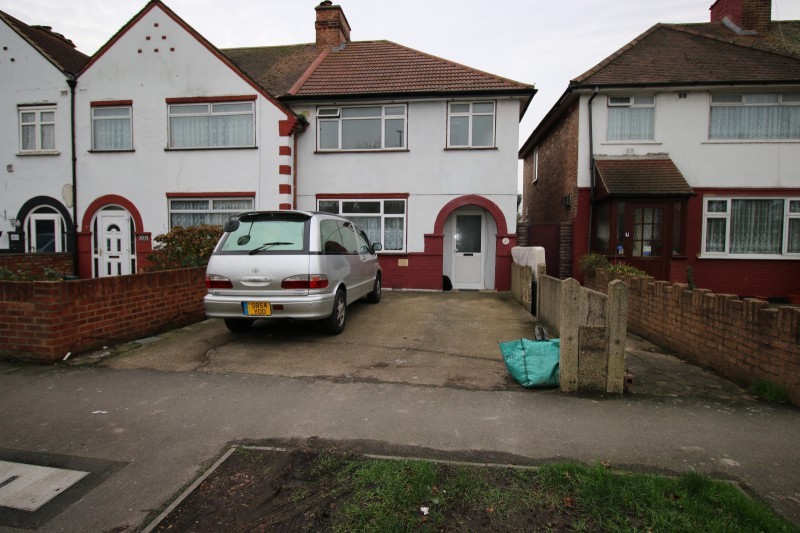 4 bedroom house in Staines Road, FELTHAM, TW14 in Heathrow, London