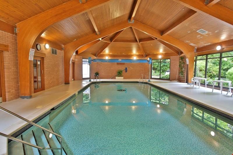 (AB15 7SG) 3 Bed Flat with free access to a private residents swimming