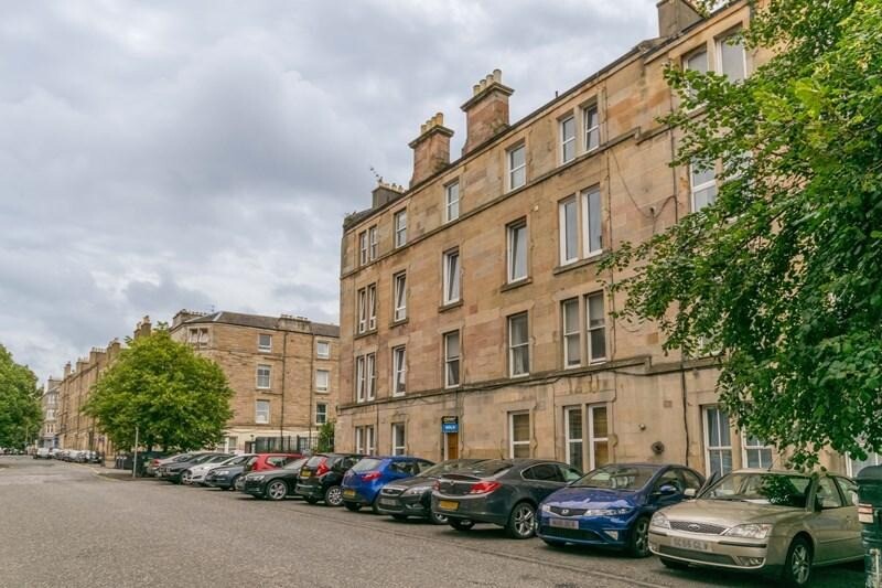 Bright One Bedroom Flat Albert Street (Leith Walk) in Leith