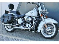 2013 HARLEY-DAVIDSON SOFTAIL FLSTC HERITAGE SOFTAIL CLASSIC in WHITE HOT PEARL