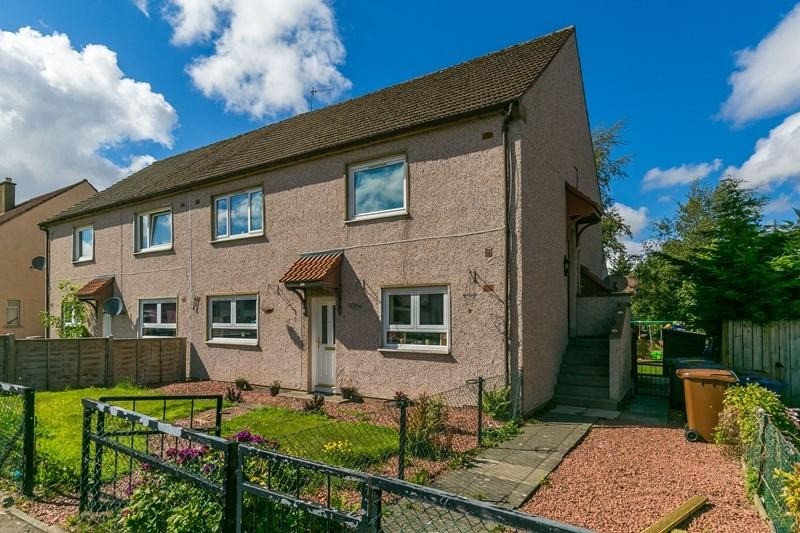 Spacious 2 bed first floor unfurnished flat to rent Penicuik available