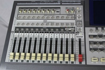 ROLAND CD Player & Recorder VS-1824CD (P1-366493-1)