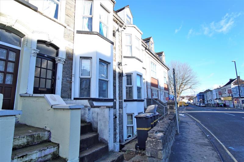 3 bedroom flat in Clouds Hill Road, St Bristol, BS5 7LE in St