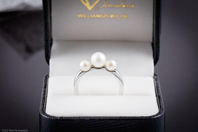 White pearl ring with 3 pearls and a 14 karat white gold band- size 8