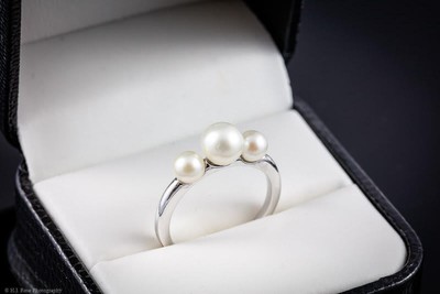 White pearl ring with 3 pearls and a 14 karat white gold band- size 8