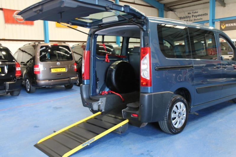 Peugeot Expert 5 Seats + wheelchair car disabled vehicle mobility car
