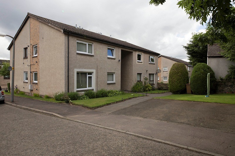 VERY WELL PRESENTED 1 BEDROOM FLAT ABERFOYLE GARDENS, BROUGHTY FERRY