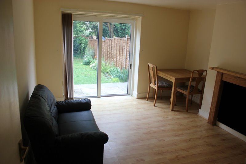 Unfurnished 1 Bed basement flat with private 60ft garden in South