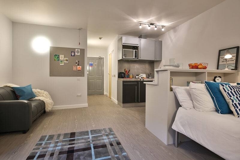 STUDENT ROOM TO RENT IN BIRMINGHAM. STUDIO AND TWO BED APARTMENT