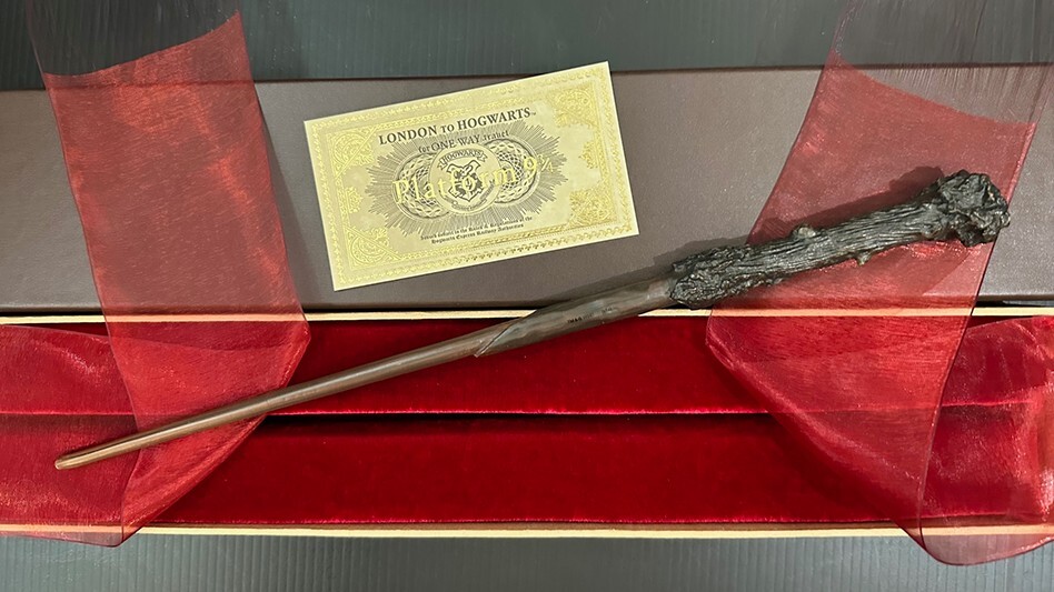 【超レア商品】 HARRY POTTER OVLIVANDERS 杖 Amazon.com: Wizarding World Harry Potter, 12-inch Magical