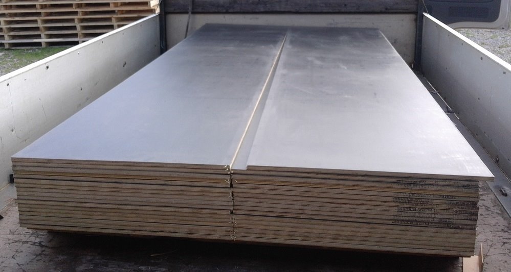 25 pieces of NEW 12mm Top quality Vinyl Coated Hardwood Plywood 8ft x