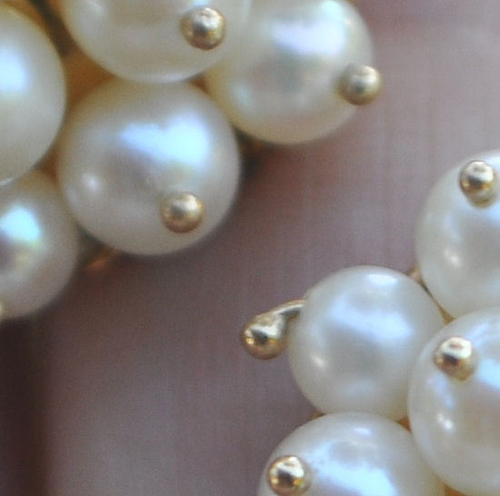 VINTAGE 14K SOLID YELLOW GOLD REAL PEARL EARRINGS SQREW BACK ROUND DISK CLUSTER