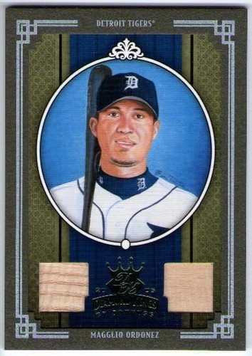 MAGGLIO ORDONEZ Diamond Kings Framed Green Dual Bat Relic Card