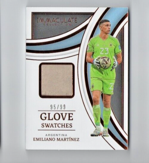 2022-23 Panini Immaculate Glove Swatches Emiliano Martinez 2022-23 Panini Immaculate Glove Swatches Emiliano Martinez