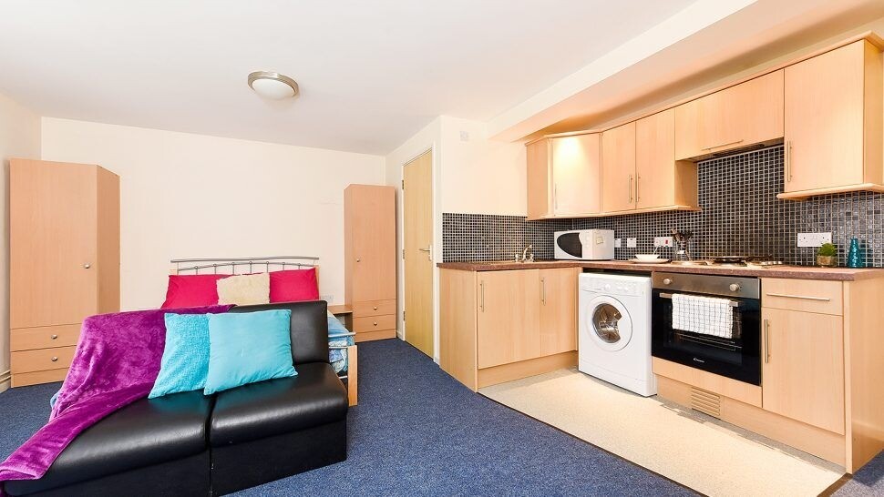 Studio Apartment For Students Queens Court Leicester in Leicester