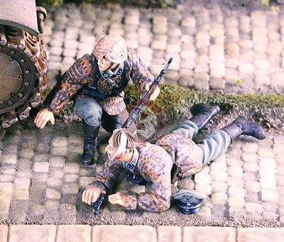 Verlinden 1/35 Pinned Down German Waffen-SS in Cover WWII 2 Figures 2407