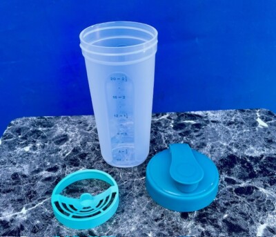 Tupperware Quick Shake, Gravy Shaker Mixer Blender 16oz and 20oz