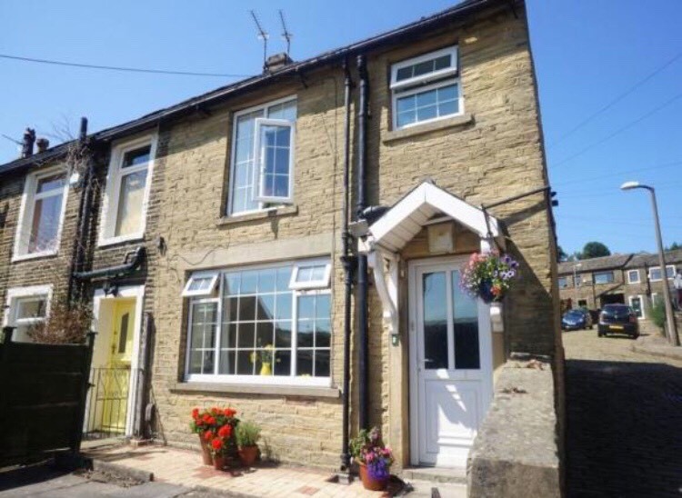 2 bedroom cottage to rent in Thornton Village, Bradford in Bradford