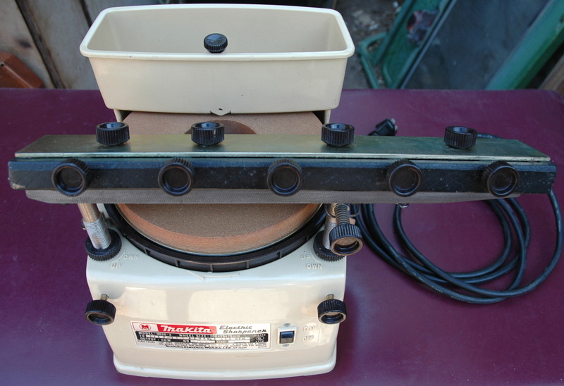 Makita 9820-2 horizontal wheel tool sharpener, used very little