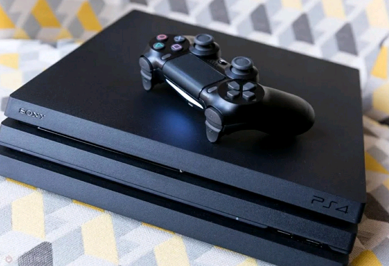 PS4 Pro 1Tb console. BOXED. MINT. HARDLY USED. | in Duddingston