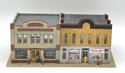 2 Woodland Scenics DPM N Scale Custom Painted  2-Story Retail Building  Diorama