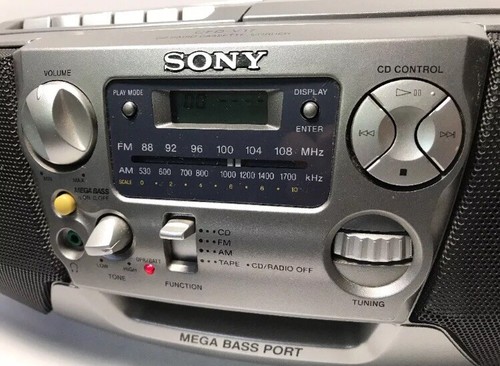 SONY CFD-V17 Portable CD Player AM/FM Radio Cassette-Boombox MEGA BASS Japan