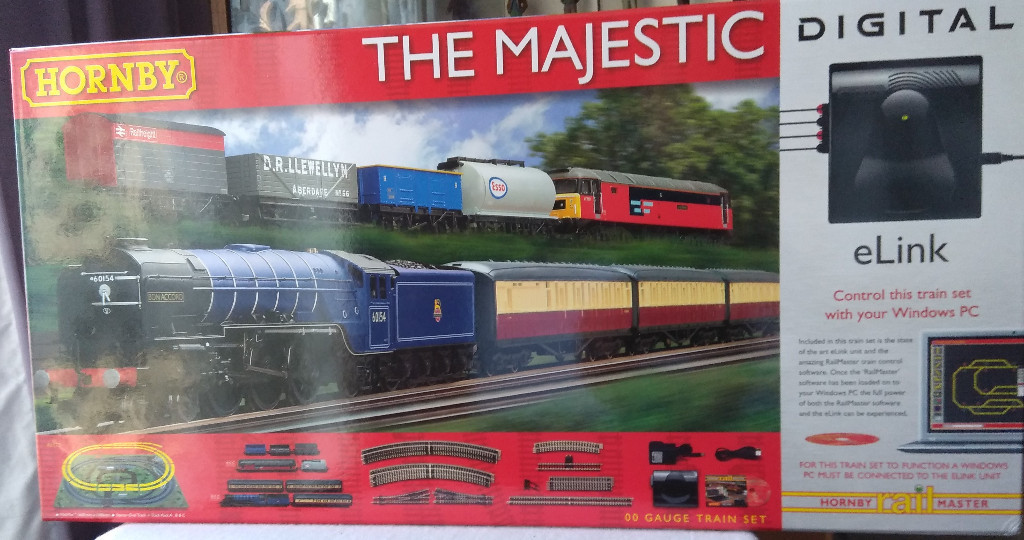 HORNBY R1172 The Majestic Digital Train Set Two loco's with eLink in