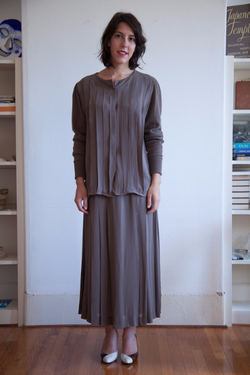CHANEL Vintage Cashmere and Silk Set, Pleated long Skirt & Blouse Taupe/Grey