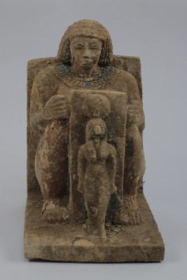 Queen HATSHEPSUT sitting and holding a palette for Horus God of the sky 