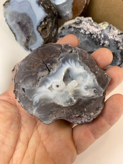 Deluxe Gift Pack - 10 Break Your Own Quartz Geodes Plus 5 Sliced Geode Halves