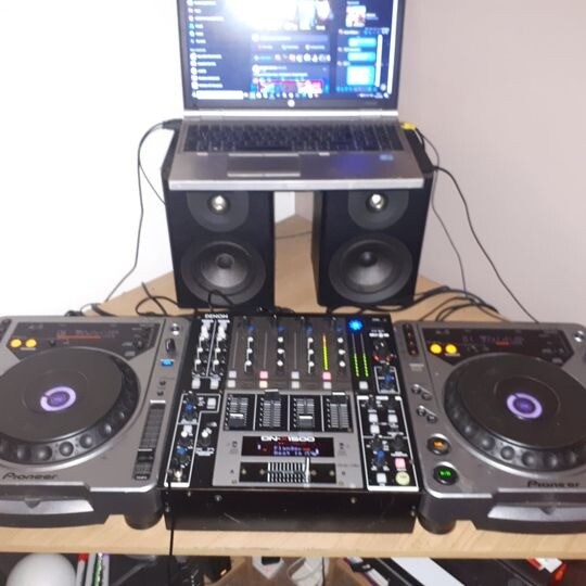 Pioneer CDJ 800 & Denon DNX1500 Mixer in Watford, Hertfordshire