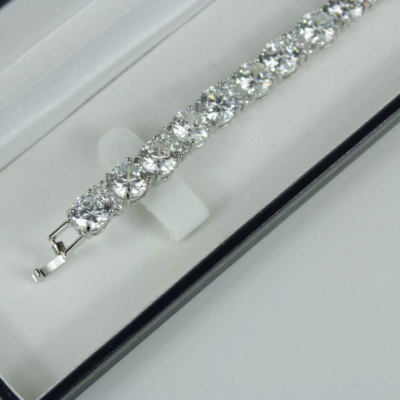 Chunky diamond bracelet deals