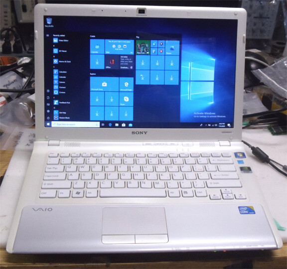 Sony laptop VPCCW 21 intel i5 2.4G 4gb memory 500 gb hard