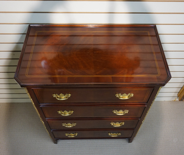 Beautiful Mahogany chest of 4 drawers Dresser with Brass Hardware