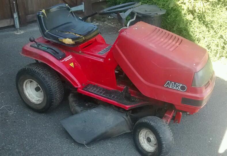 ALKO ALKO Ride on Lawn Mower, Spaires / Repars, Engine Starts, Wheels, Battery in Chepstow