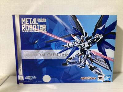BANDAI L ROBOT 魂 Freedom Gundam 81qUbUrcLfL._UF350,350_QL80_.jpg