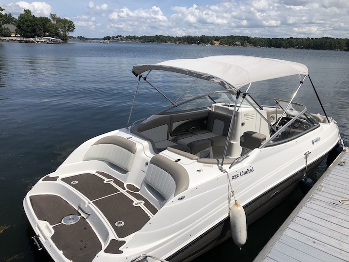 2009 YAMAHA 232 Limited jet boat. HO Twin Engine