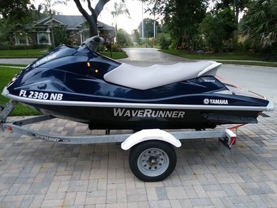 2006 Yamaha Waverunner VX 3 seater - NEW paint, traction mats, seat and decals..